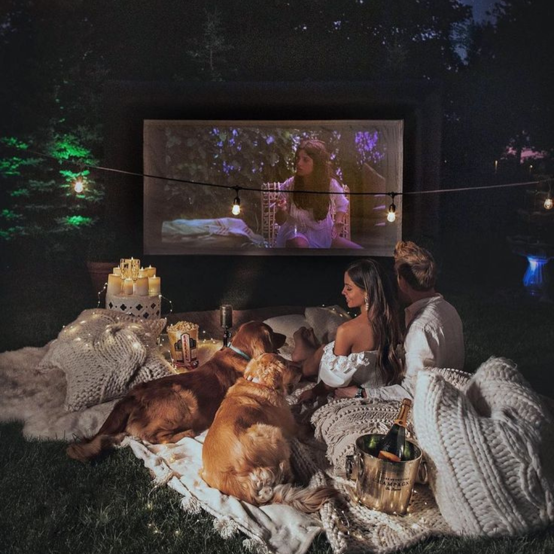 MovieHub™ Ultra HD Projector + Projector Screen